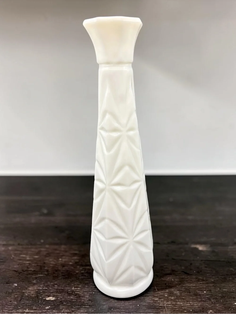 Vintage Hoosier Glass White Milk Glass 9 Inch Starburst Pattern MCM Bud Vase EUC
